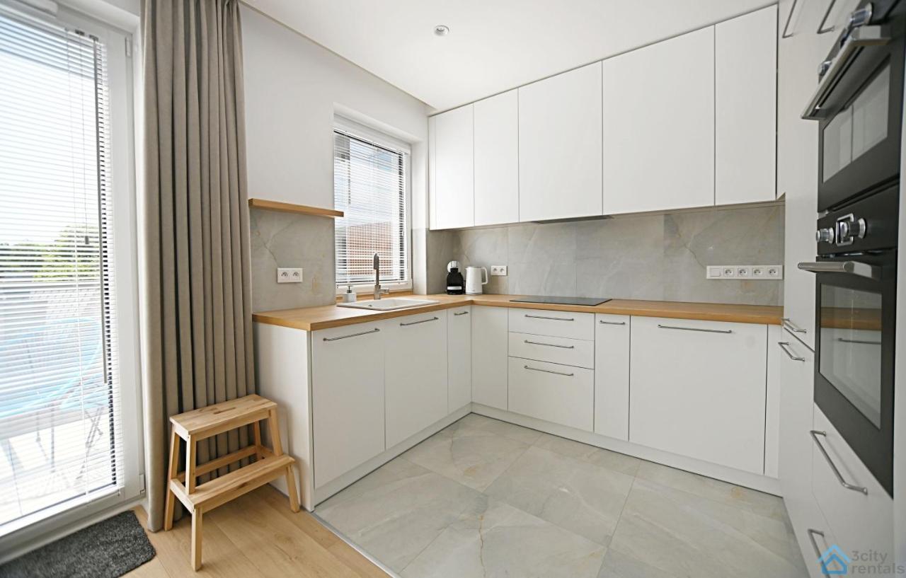 Beige 3city With Parking In By Renters Leilighet Gdańsk