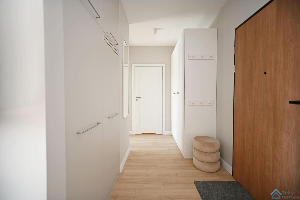 Beige 3city With Parking In By Renters Leilighet Gdańsk