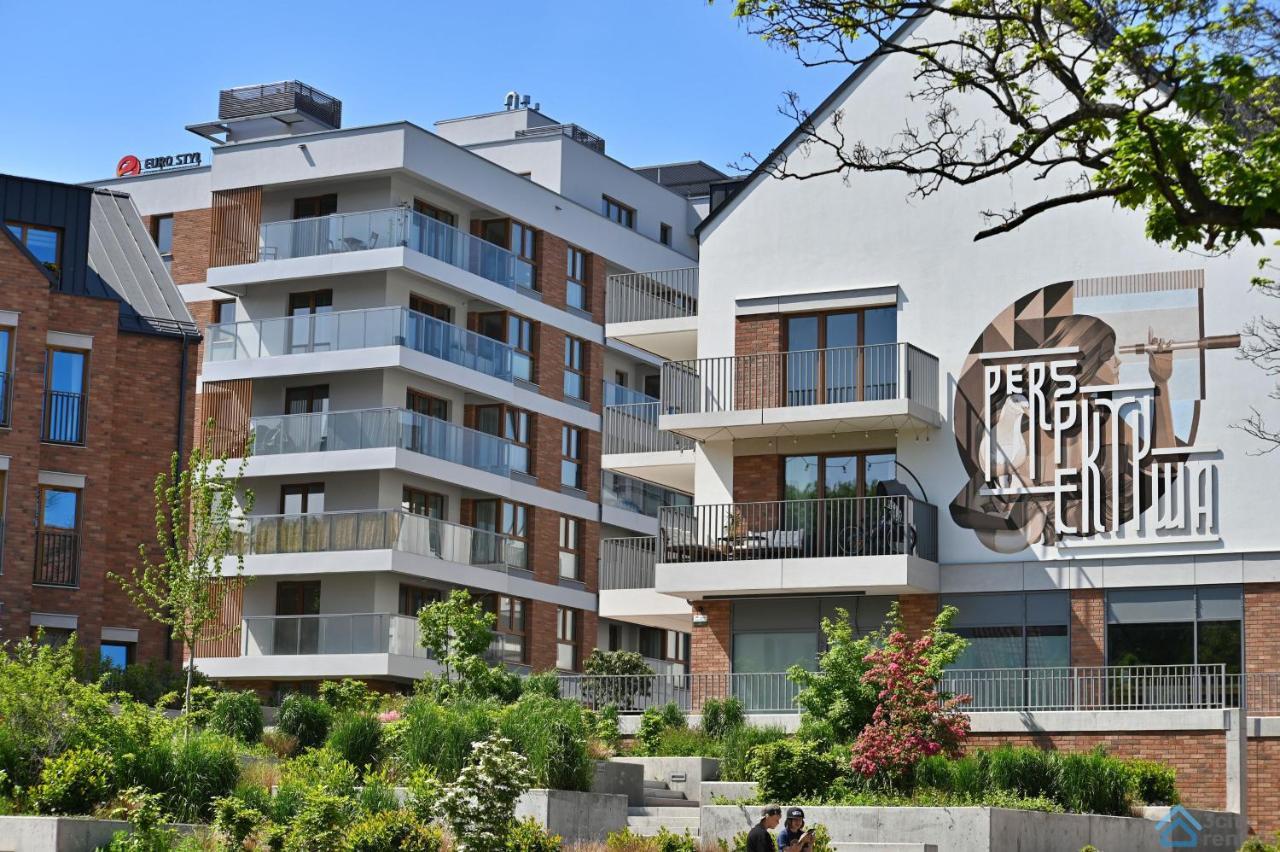 Beige 3city With Parking In By Renters