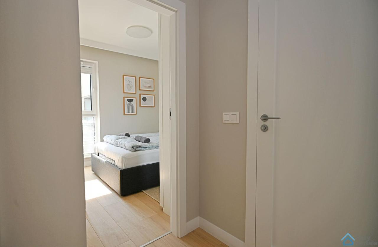 Beige 3city With Parking In By Renters * Danzig