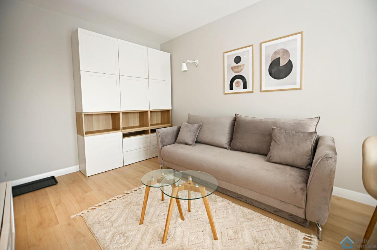 Beige 3city With Parking In By Renters