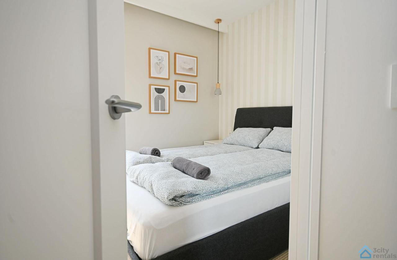 Beige 3city With Parking In By Renters Leilighet *
